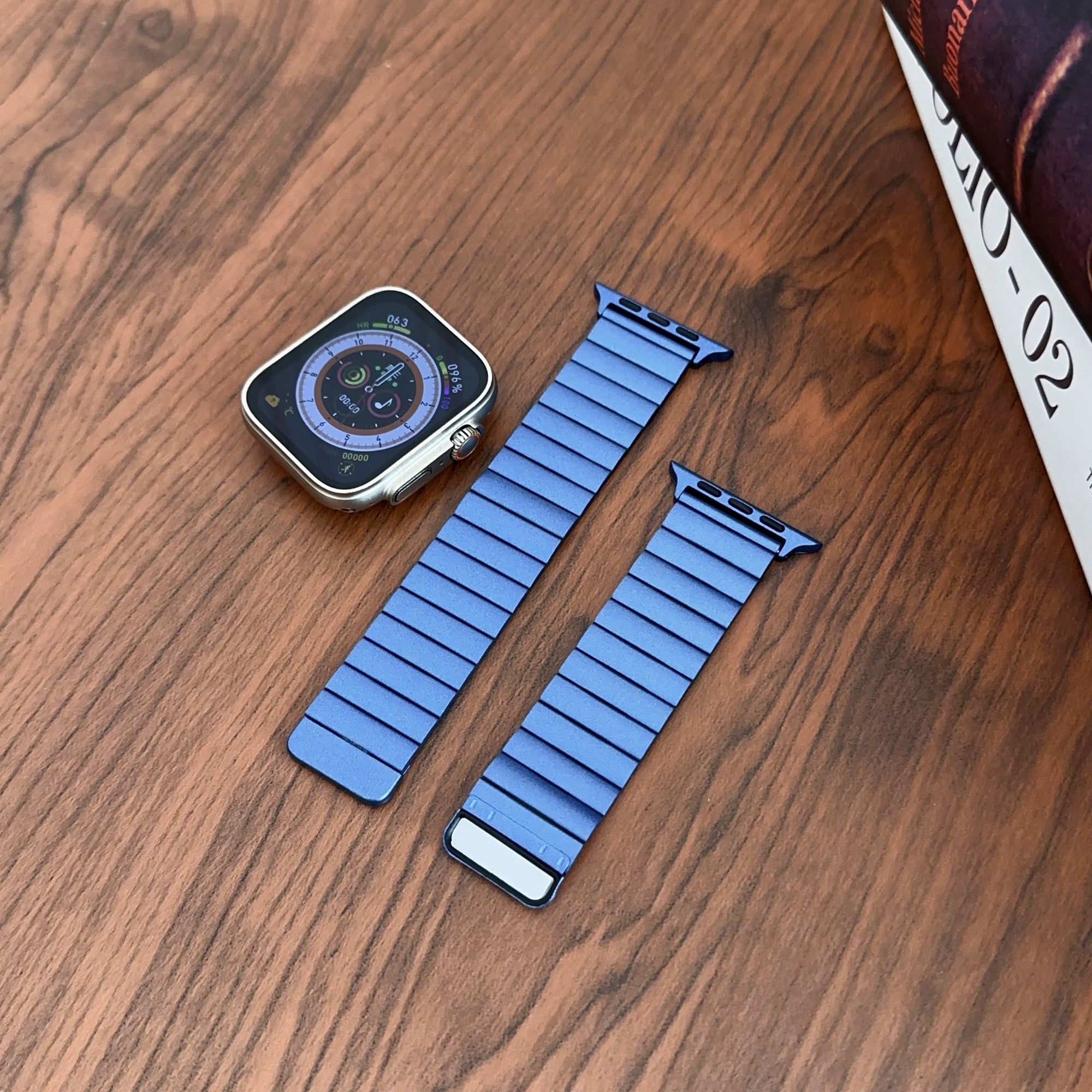 For Apple Watch Ultra 2 Ultra 49mm / 9 8 7 45mm / 6 5 4 SE (2022) SE (2023) SE 44mm / 3 2 1 42mm Metal Magnetic Watch Band - Blue For Apple Watch Ultra 2 Ultra 49mm / 9 8 7 45mm / 6 5 4 SE (2022) SE (2023) SE 44mm / 3 2 1 42mm Metal Magnetic Watch Band - Blue